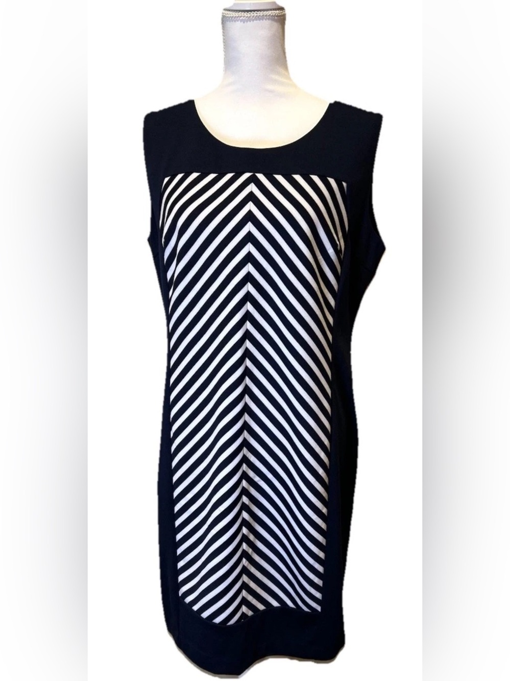 Calvin Klein Dress 14 Navy Blue White Chevron Stripe Sleeveless Sheath NWOT Chic